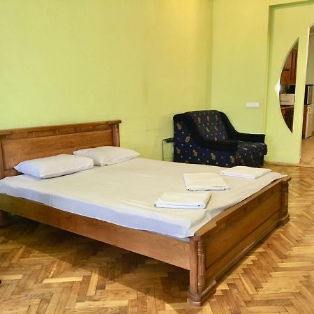 Svobody, Apartments Near The Opera إلفيف المظهر الخارجي الصورة