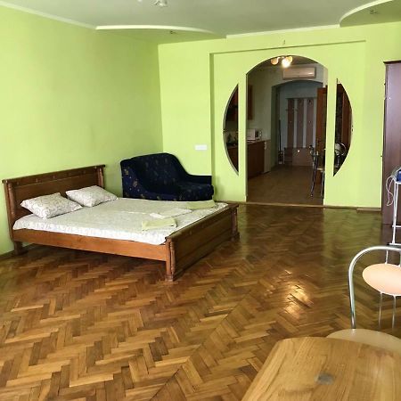 Svobody, Apartments Near The Opera إلفيف المظهر الخارجي الصورة